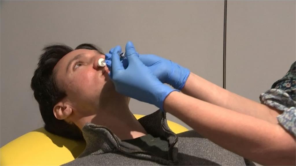牛津研發AZ鼻噴劑　最快1年問世