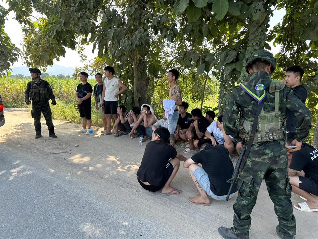 緬甸「KK園區」遭軍方轟炸攻堅!「上千豬仔跳河逃命」游到泰國畫面曝光