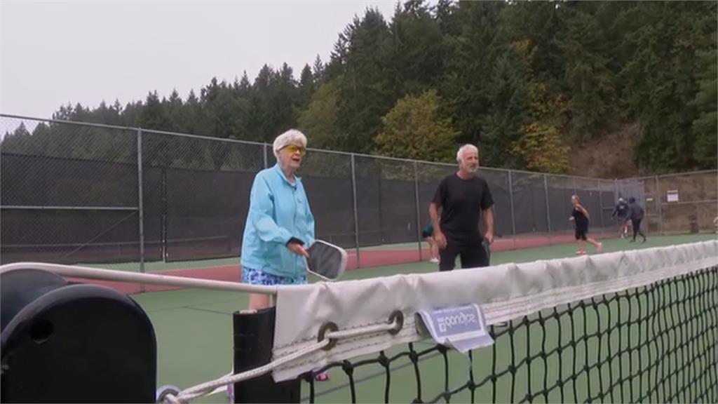 真．叫妳阿嬤出來打！ 95歲匹克球員創金氏世界紀錄