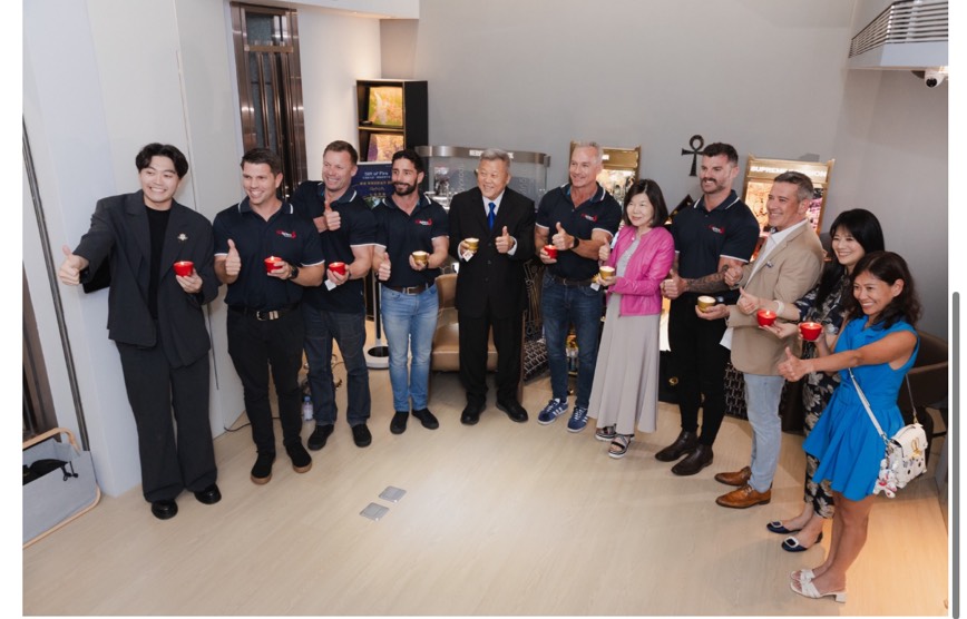 澳洲消防猛男空降台北! 攜保養品牌做公益