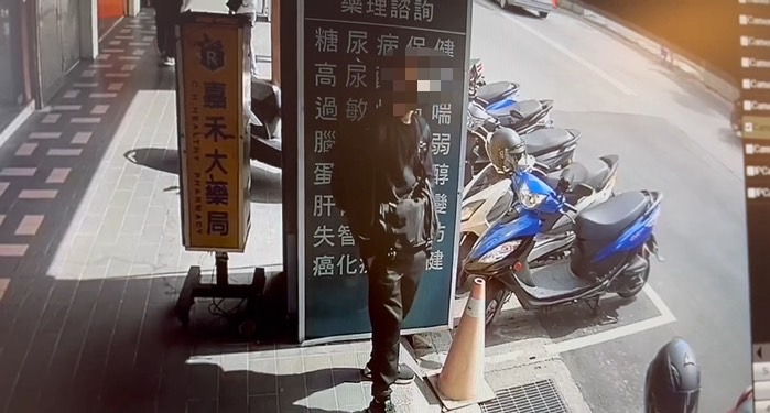 獨家/北投銀樓搶案「1男搶奪後逃逸」 犯嫌店外伺機行動「畫面曝光」