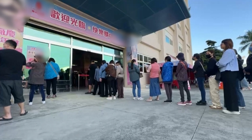 知名內衣品牌廠慶嘉年華　婆媽殺紅眼搶便宜