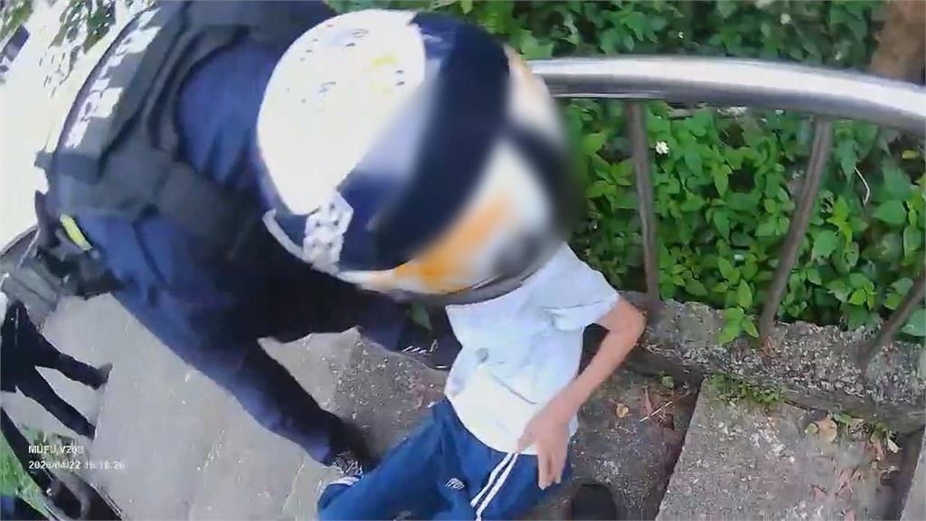 救命忠犬! 基隆婦人疑體力不支倒地 愛犬狂吠求救