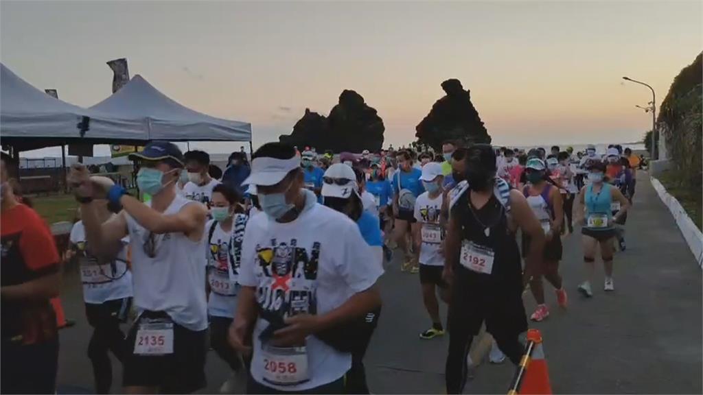 2021年台灣第一場馬拉松！　「火燒島馬拉松」開跑...選手還蠻多的！