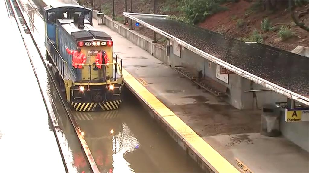 豪雨襲美東！紐約市宣布緊急狀態　中央車站淹水驚現噴泉