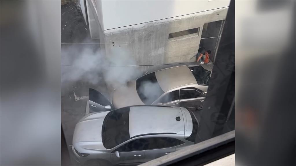 台中窄巷爆警匪追逐！　轎車藏毒+通緝犯　拒檢倒車逃