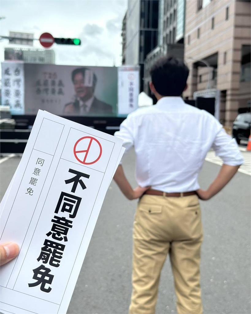 黃國昌曬「腰桿挺直」背影照直面賴清德!喊「救阿北」畫面震撼網:戰神呂布