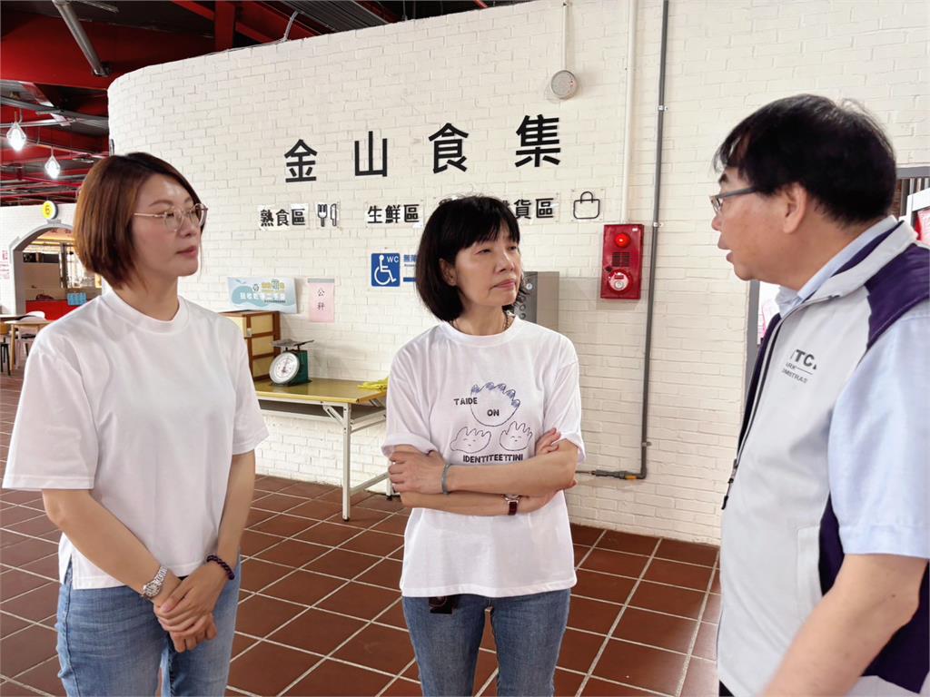外攤不再怕日曬雨淋　周雅玲偕蔡美華爭取金山中繼市場遮雨棚如期完工