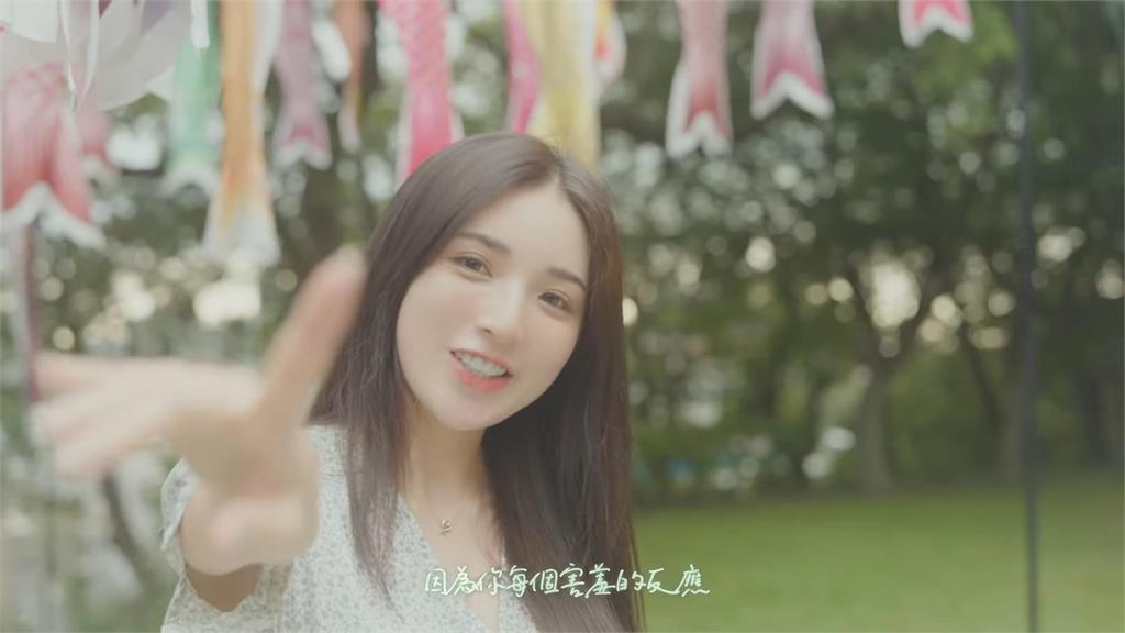 啦啦隊新人王翻唱《烏梅子醬》 MV仙氣滿溢讓網直呼:被融化
