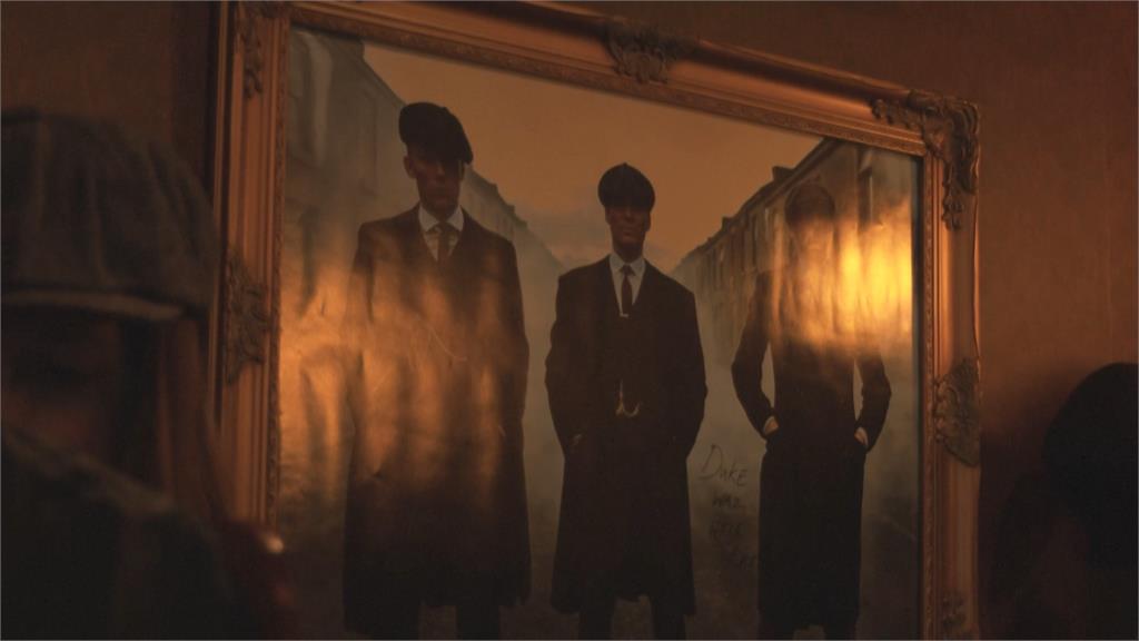 加拿大酒吧重現「浴血黑幫」經典場景　大批影迷穿西裝朝聖