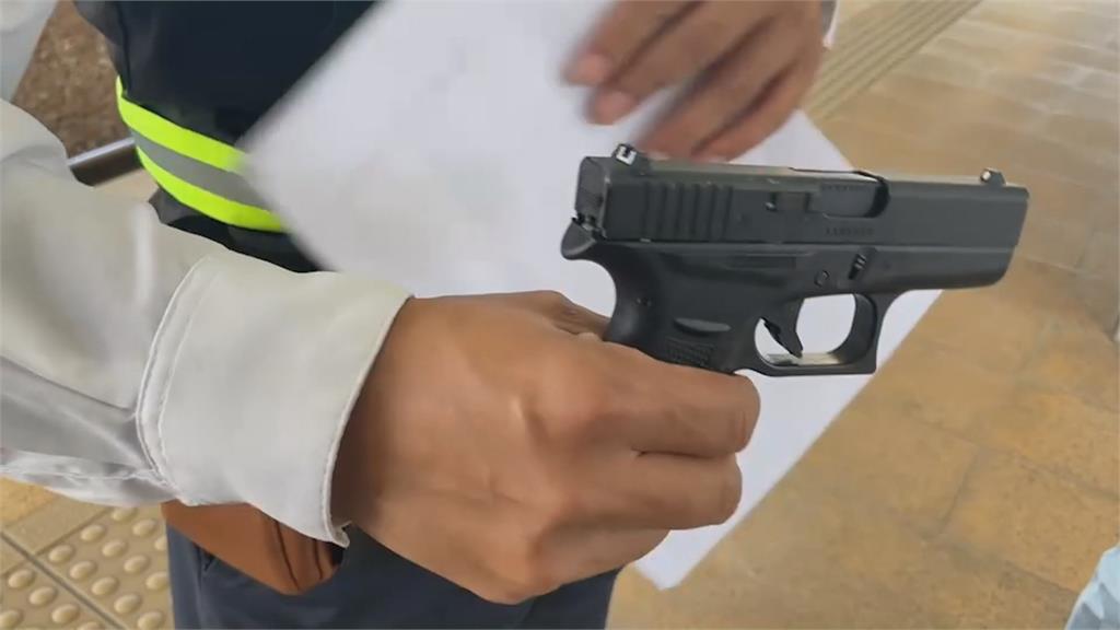 女顧客深夜薑母鴨店用餐「頭突中彈」!警抓人「忘做1事」嫌竟免罰