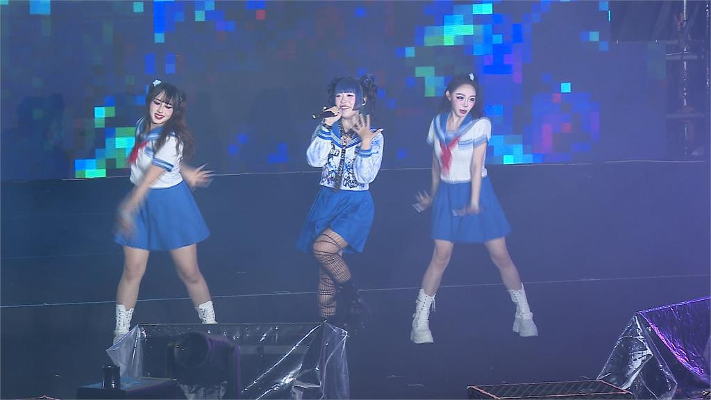濕身派對嗨翻大佳！　S2O音樂節登場　萬人隨百大DJ濕背秀
