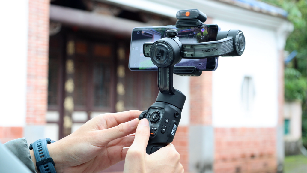 裝上智慧追蹤後 拍攝更便利 Zhiyun Smooth 5S AI