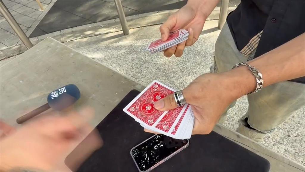 直擊揭密「手機尋牌」魔術　魔術師手法大公開
