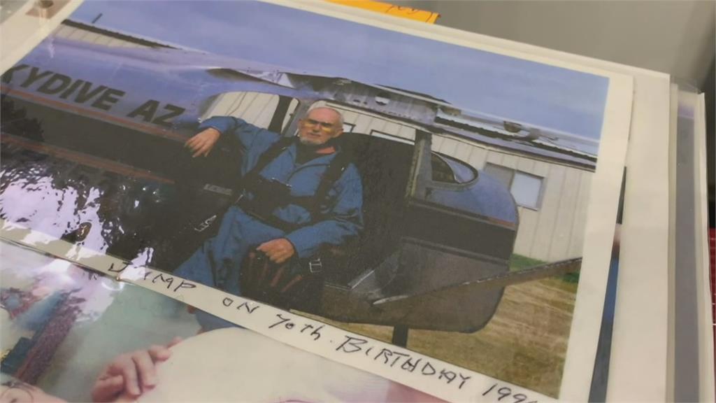 經歷過二戰97歲美國阿公 完成舉100磅走100碼挑戰
