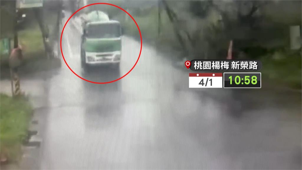 一勾全倒！楊梅電線桿整排被扯斷　４６０戶停電、安養院摸黑逾５小時