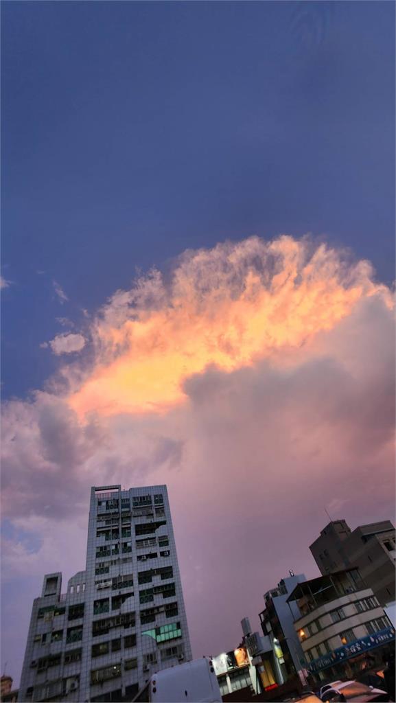 週三地震前8分鐘奇景 彰化市出現「火鳳凰」雲層