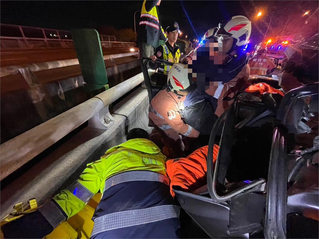 快新聞/國3北上重大車禍!4車連環追撞釀6傷 2人意識不清急送醫