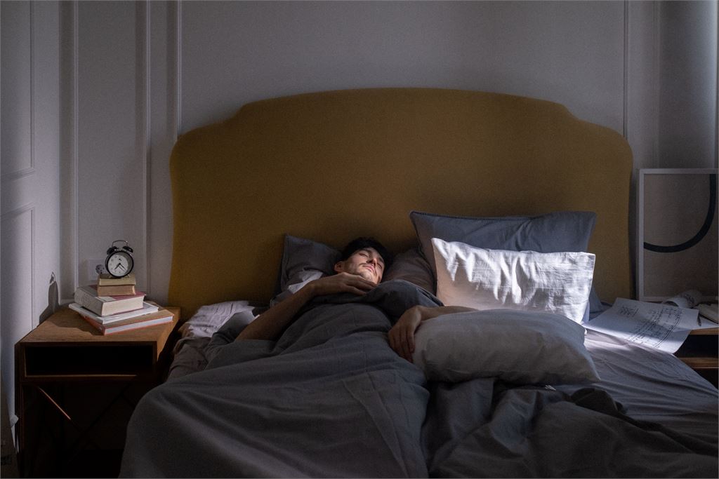 每天太早起睡眠不足恐傷腎！醫師曝3招護腎！