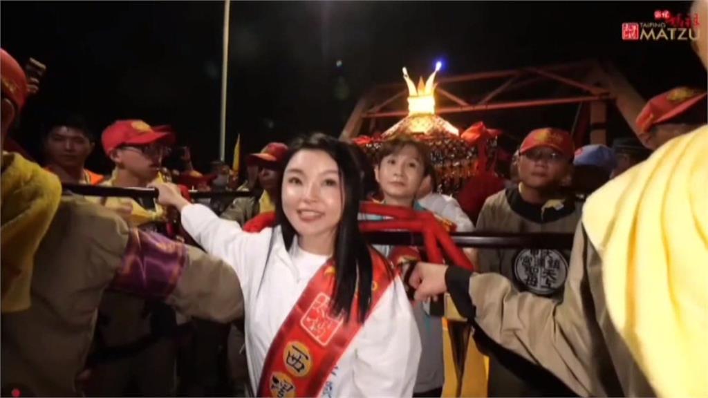 大甲媽鑾轎踏進西螺爆搶位風波 西螺鎮長卡位「她」意外搶最好位