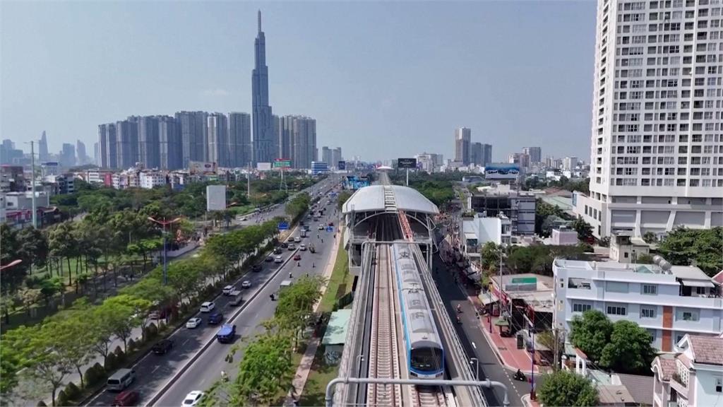 越南胡志明市首條地鐵開通 民眾搶搭頭班車