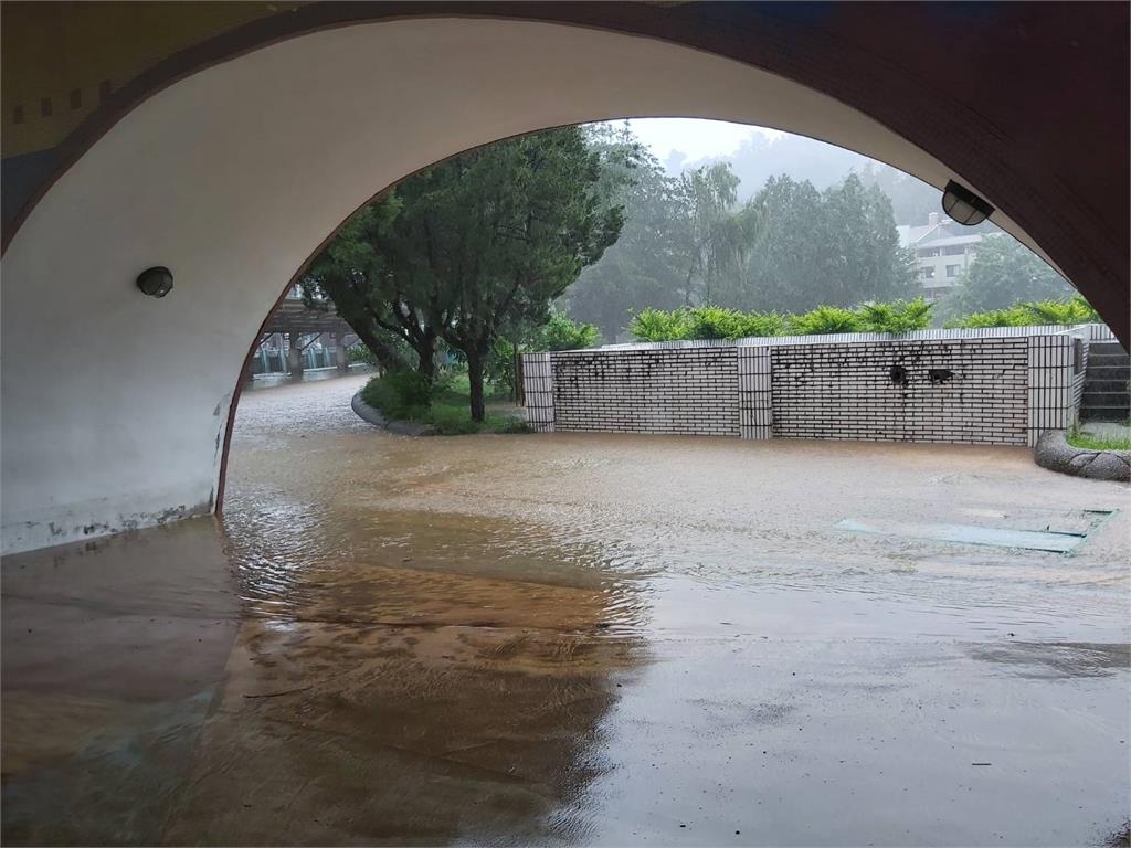 快新聞/凱米雨太大!南投明潭國中也淹了 最新畫面曝光