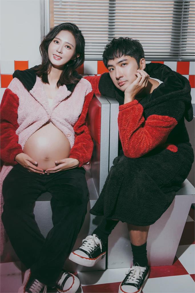 洪詩「把屎把尿」照顧公公！網酸「女方錯嫁」李運慶還原看護真相全說：是你嫁嗎？