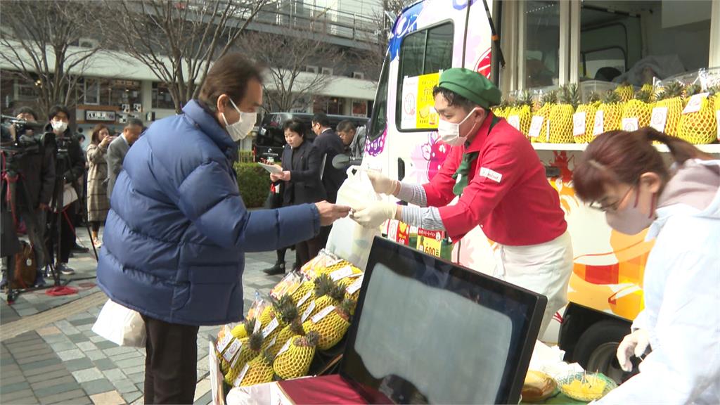 日本人愛吃台灣鳳梨！　銀座試吃活動受歡迎