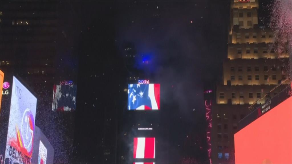 紐約零度低溫迎新年 "最大水晶球"時報廣場跨年倒數