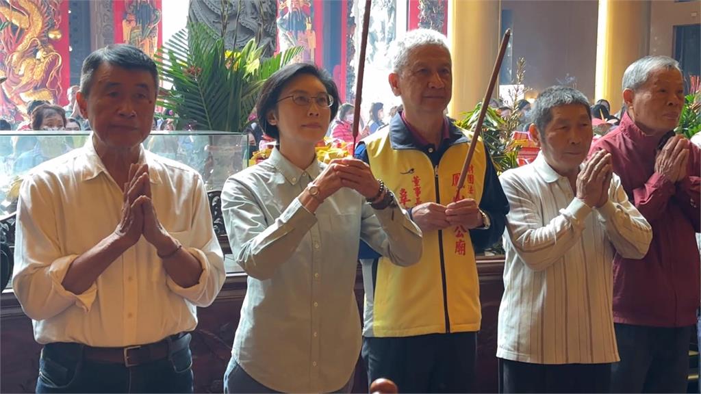林岱樺參拜鳳山天公廟　提出「暖冬三願」政見