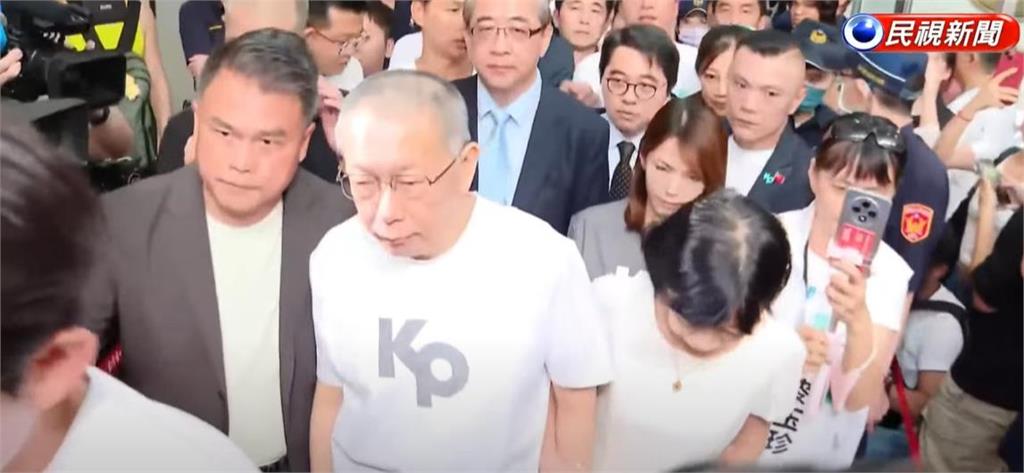 柯文哲出來「秒嗆檢察官1年查到什麼」?超硬發言網嚇到:想製造大海嘯?
