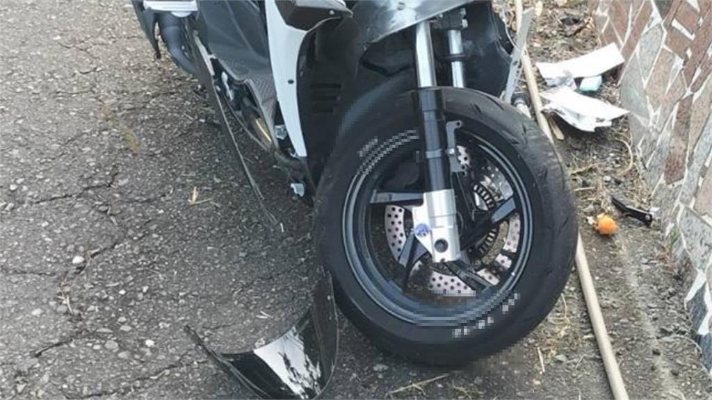 嘉義23歲男「無照騎重機」過彎肉身噴飛墜坡亡!女友見「定位沒動」急報案