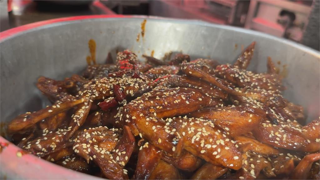 高雄便當店推「7隻雞翅」便當僅100元　民眾笑稱：嘴巴很酸