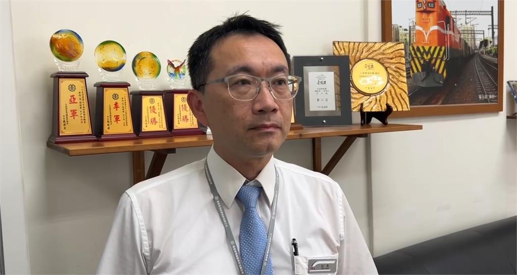 驚險!女疑身體不適摔落斗六站月台 眾人合力搶救幫助脫困