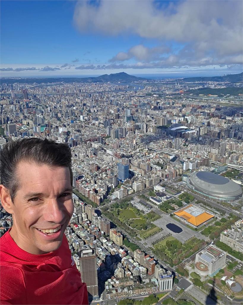 霍諾德爬完台北101!工傷協會批評被灌爆「再發7聲明」:沒說對方不專業