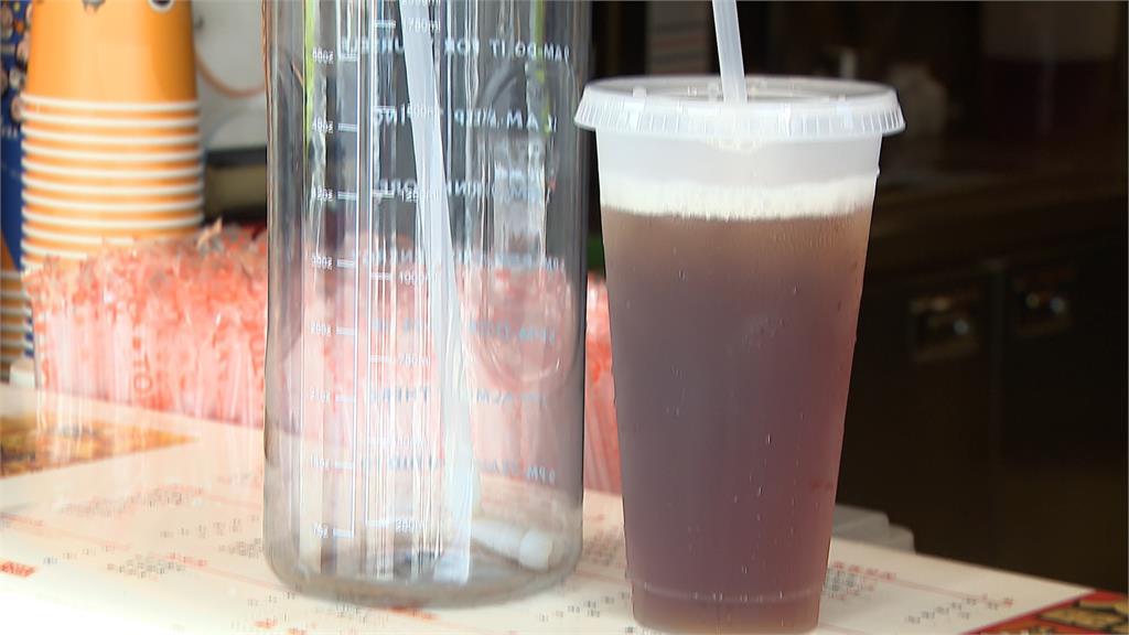 3杯飲料用2公升環保杯裝一起 折扣怎麼算引熱議!業者給解答