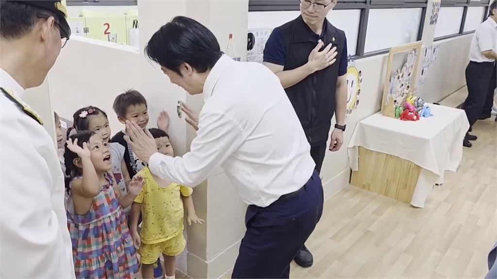 學童萌喊「總統爺爺」　賴總統訪幼兒園鼓勵年輕人生育