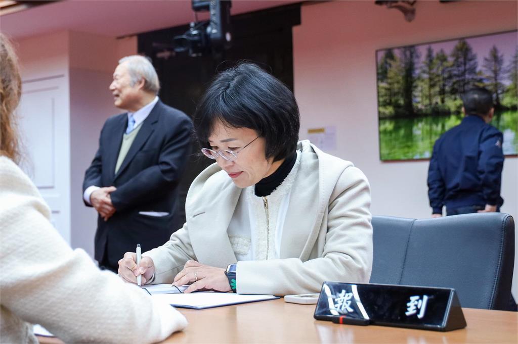 快新聞/蘇巧慧轟助理費除罪化 翁震州揭協商紀錄控:白營「非誤刪」婚喪補助