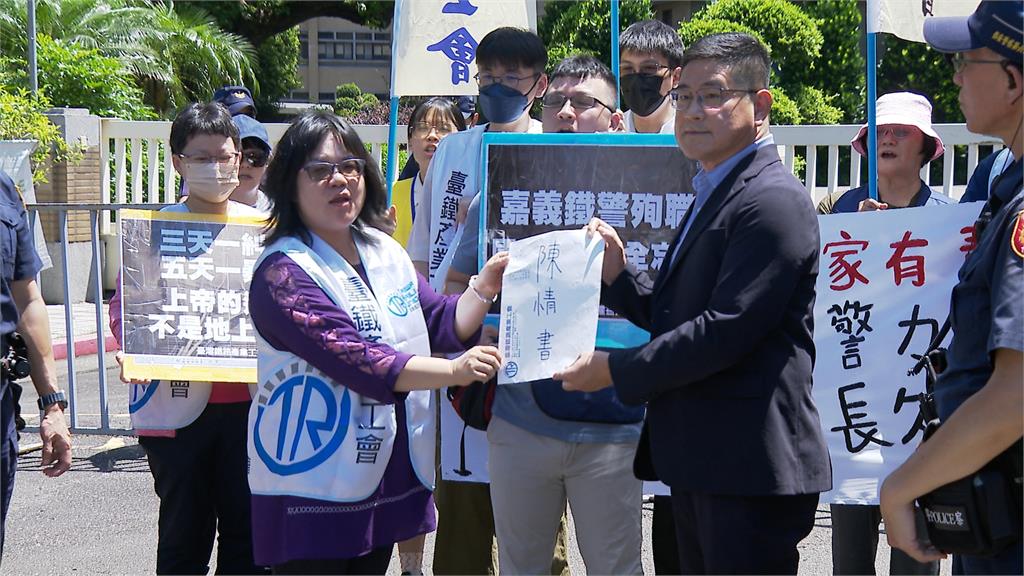 杜微才出新書談台鐵改革有成! 台鐵產工赴行政院抗議指員工不安全