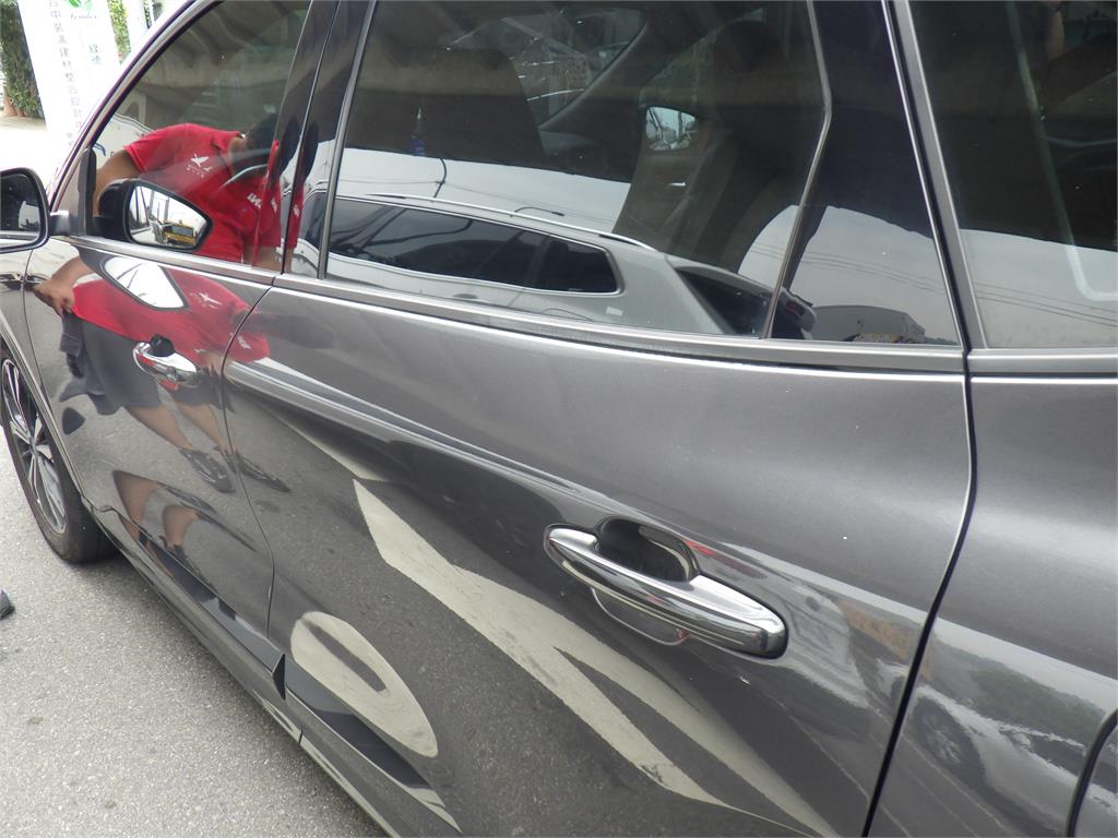 快新聞/天降血滴子?台74線「貨車載40枝鐵條突噴飛」 駕駛挨罰1.2萬