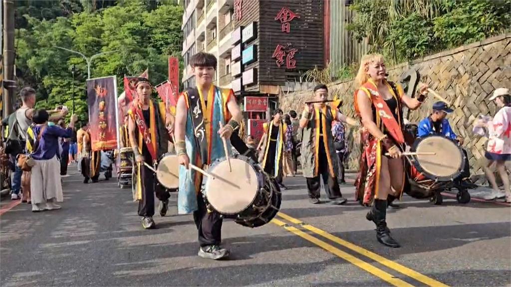 台南關子嶺不動明王踩街 200人換浴衣嗨翻