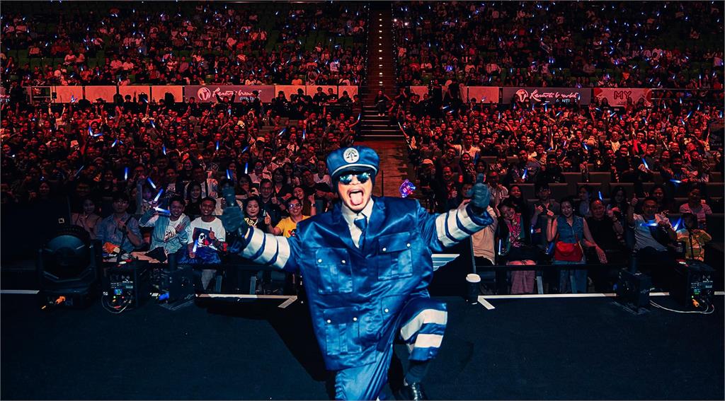 黃明志當年「從這裡」發跡!替爸媽寫歌如今涉毒「才子+孝子」形象全崩壞