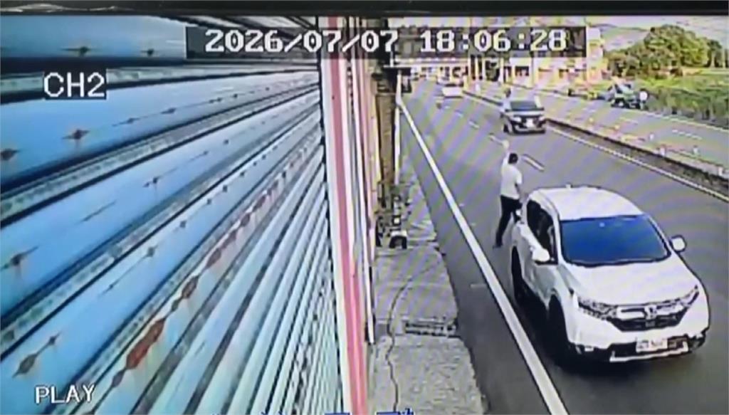 電線垂落隱形殺手！　田中女騎士被勾到慘摔車