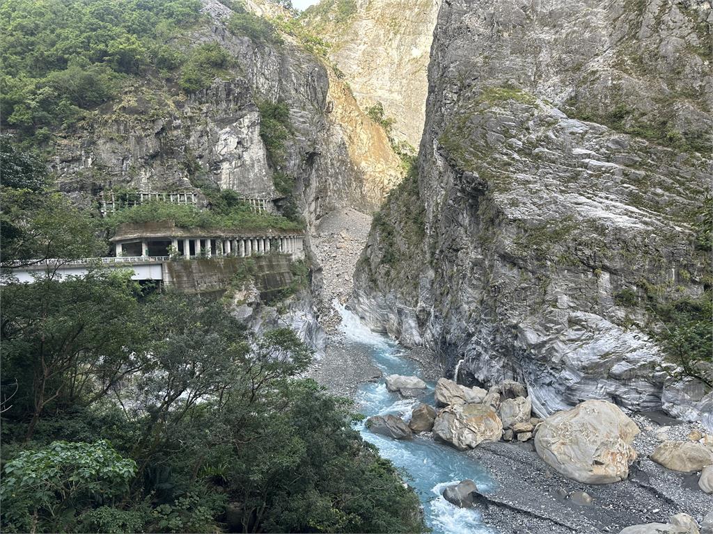 快新聞/危險!立霧溪水位漲、堰塞湖恐溢流 台9線太魯閣大橋恐將封閉