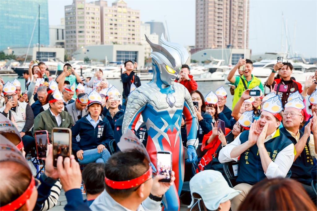 快新聞／陳其邁全力打造！超人力霸王降臨愛河灣　高雄冬日遊樂園盛大登場
