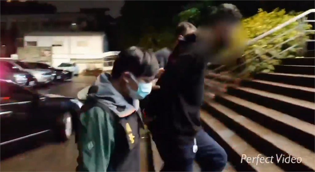 快新聞／股權糾紛？麻油雞連鎖店跨年夜「遭倒不明粉末」多間分店受害　警追幕後藏鏡人