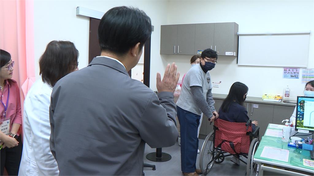 春節連假慰勉警察.醫護 賴總統:提升加給幫加薪