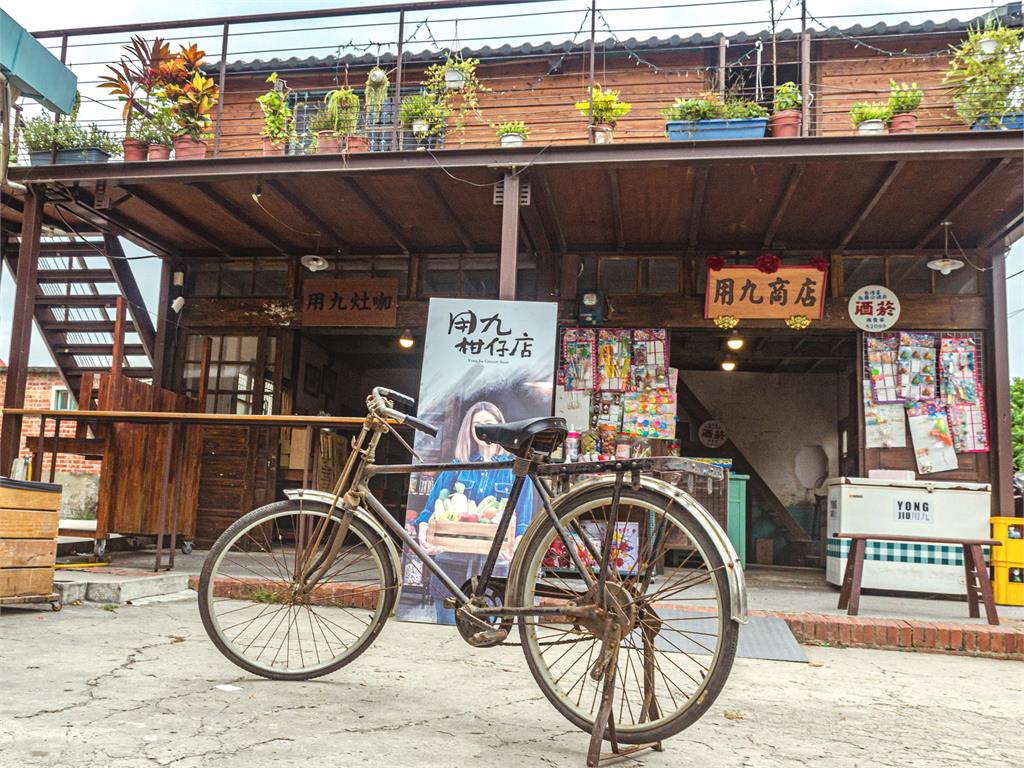 嘉義正美！阿勃勒黃金隧道浪漫登場！