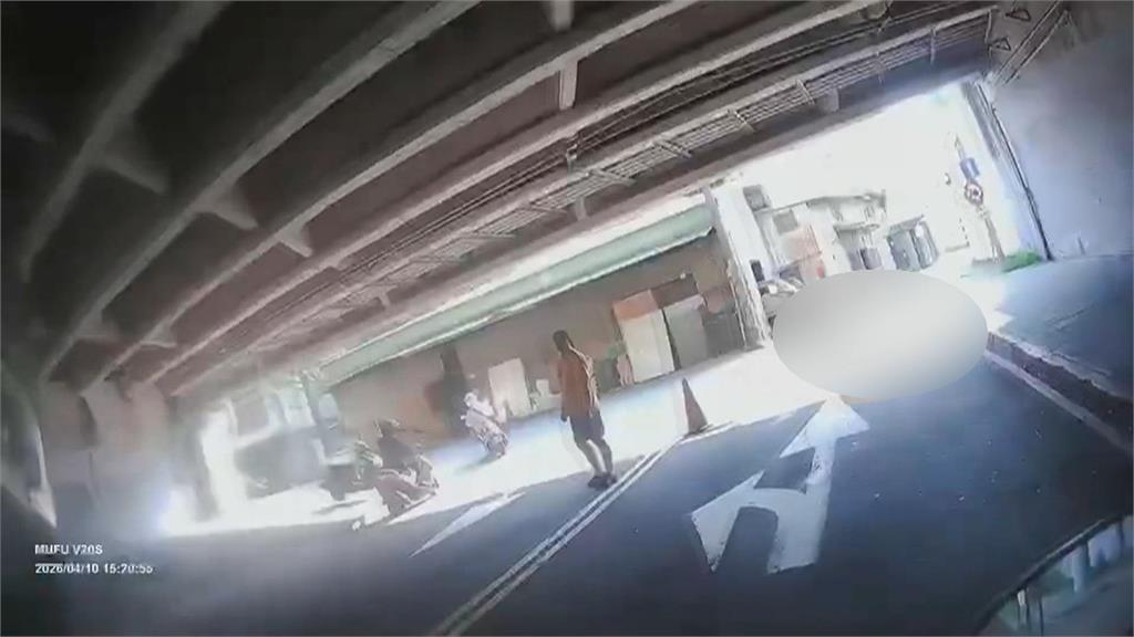 南港奪命車禍! 23歲男不明原因"橫躺路中"遭貨車輾斃