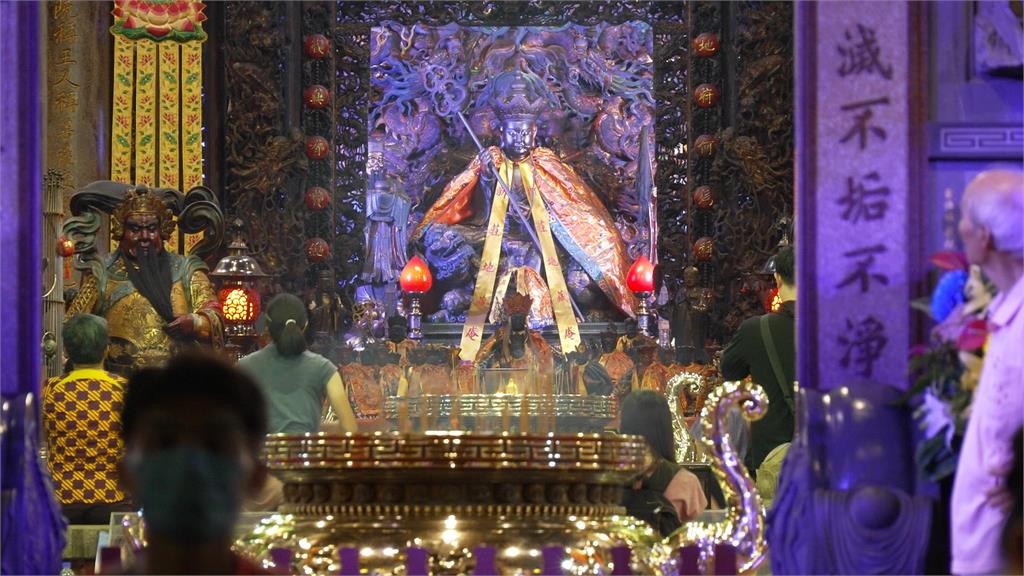 新莊地藏庵「超渡法會」號碼牌開搶　信眾提前徹夜排隊